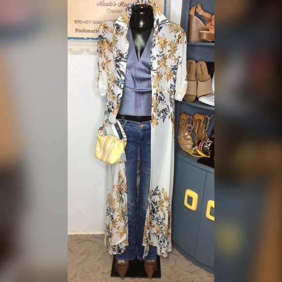 Nicole’s Resale Dresses & Skirts - Button front floral dress jacket